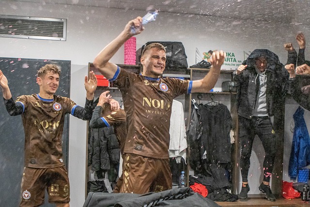 船记：我跟队报道多年，凌晨赶走队史GOAT真是头回见